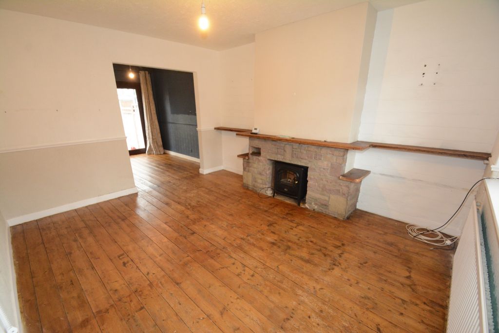Property photo 3 of 13 Lounge