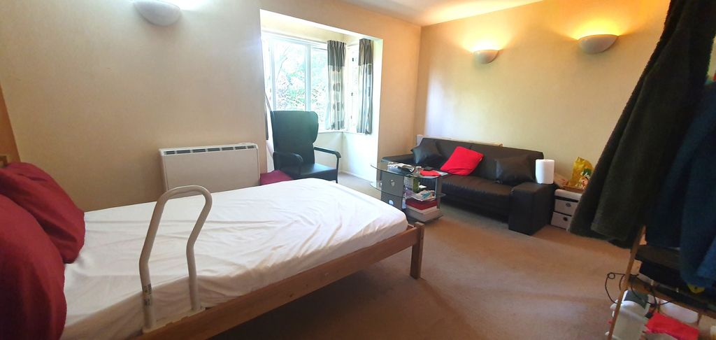 Property photo 2 of 6