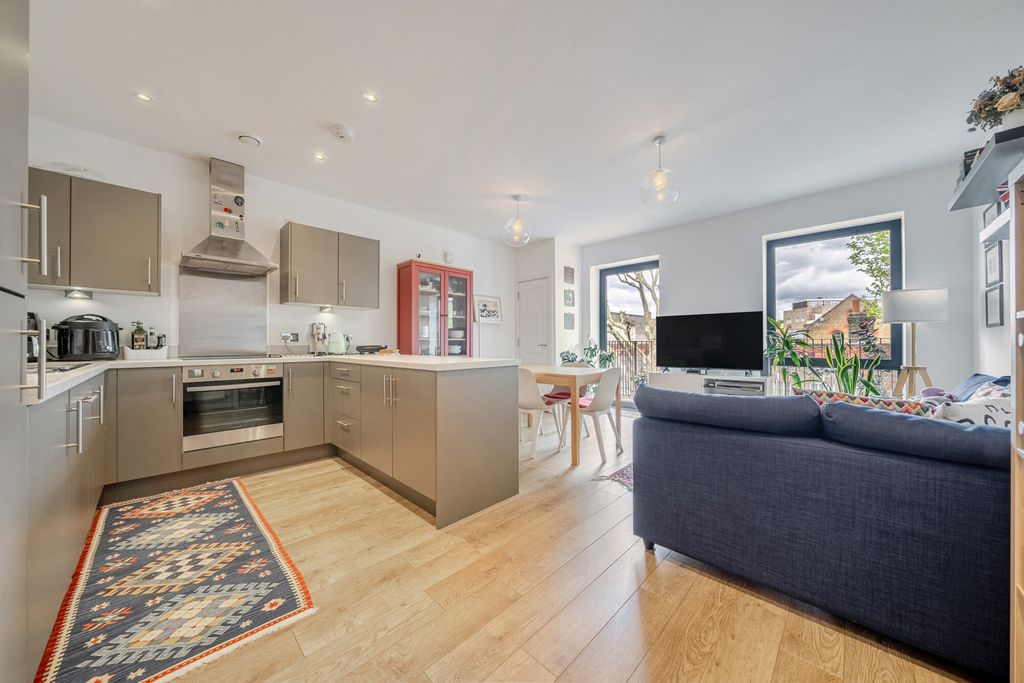 Property photo 1 of 17 1448281-13-69E60F...