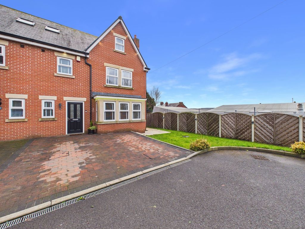 Property photo 1 of 15 External