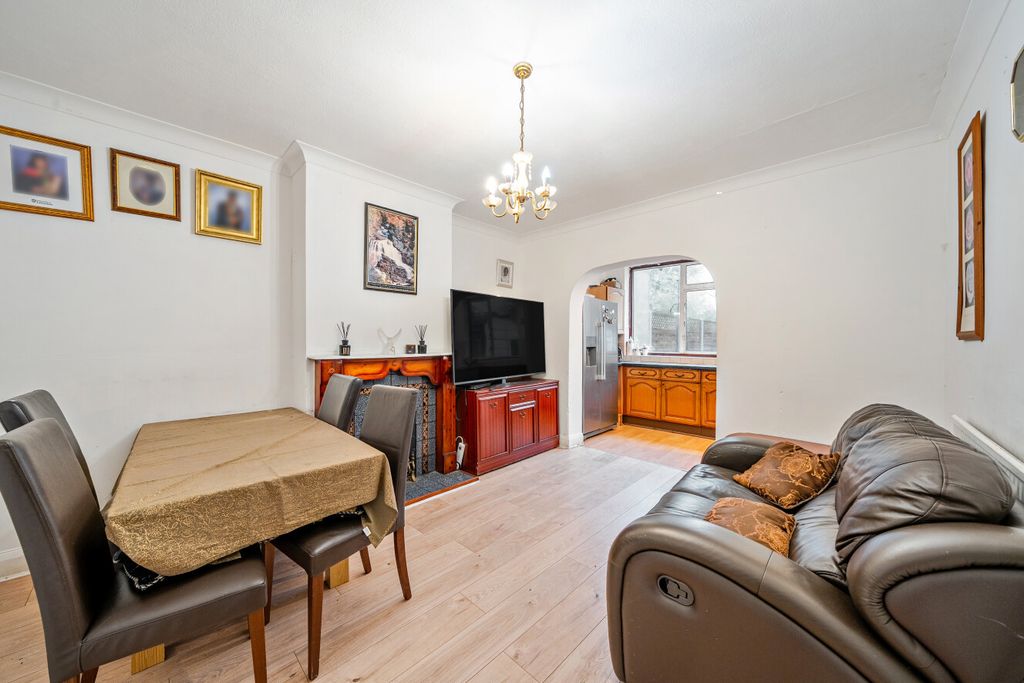 Property photo 2 of 14 1388228-10-69440F...