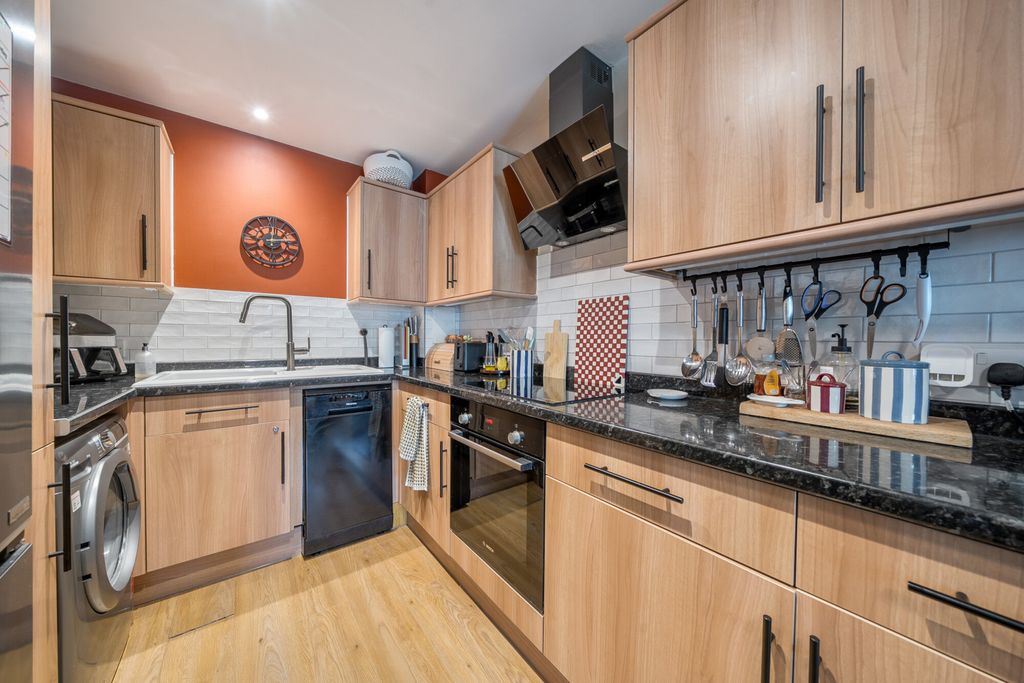 Property photo 2 of 19 1524773-4-6Ab50d8...