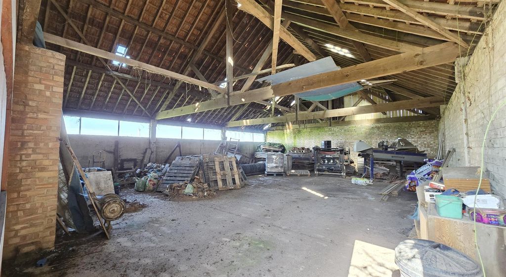 Property photo 3 of 21 Warehouse