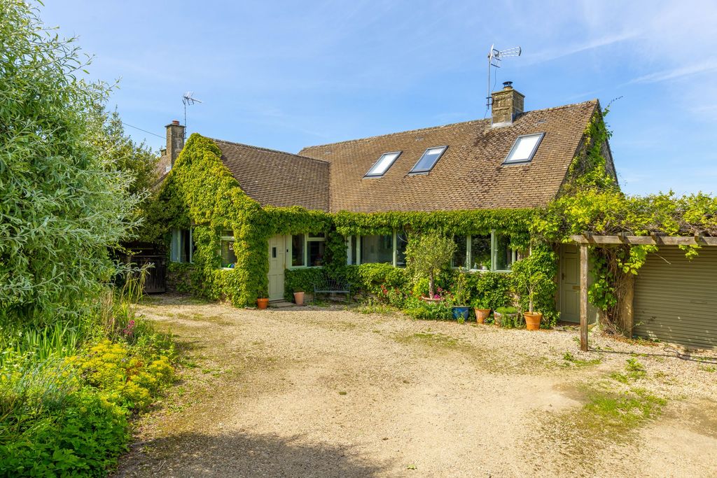 Property photo 1 of 40
