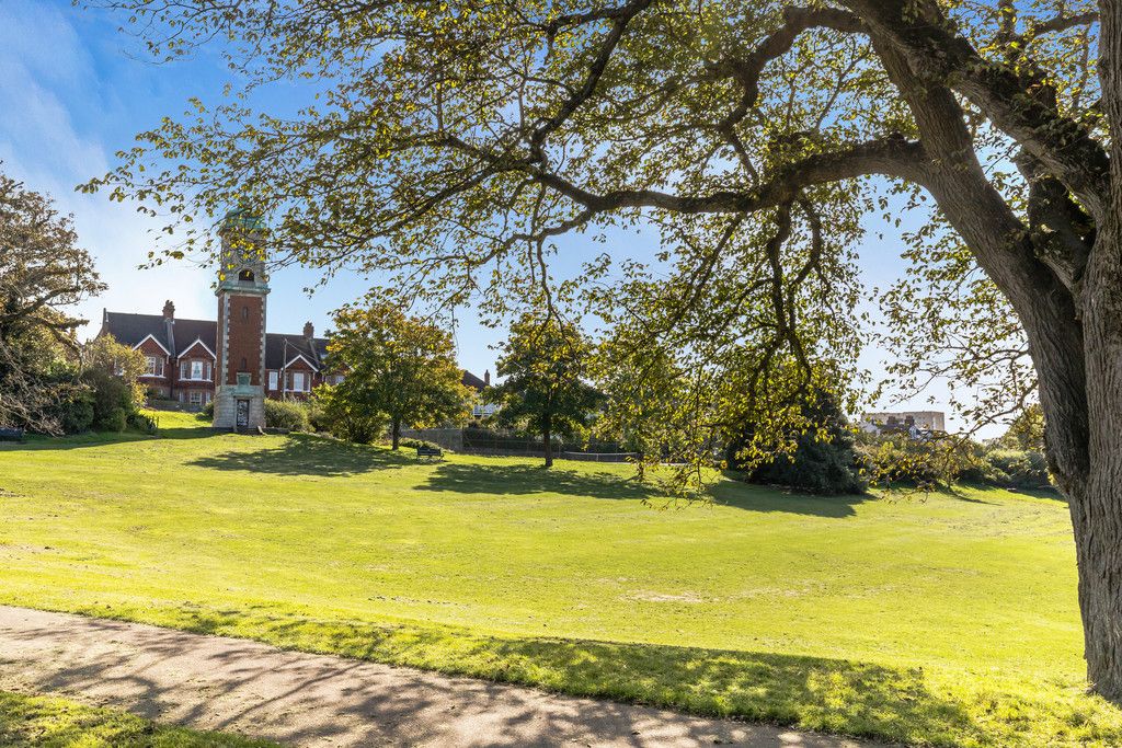 Property photo 2 of 18