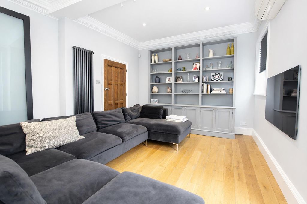 Property photo 2 of 38 Family Area B.Jpg