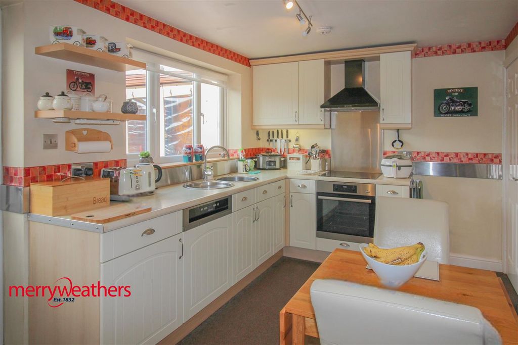 Property photo 2 of 22 Kitchen