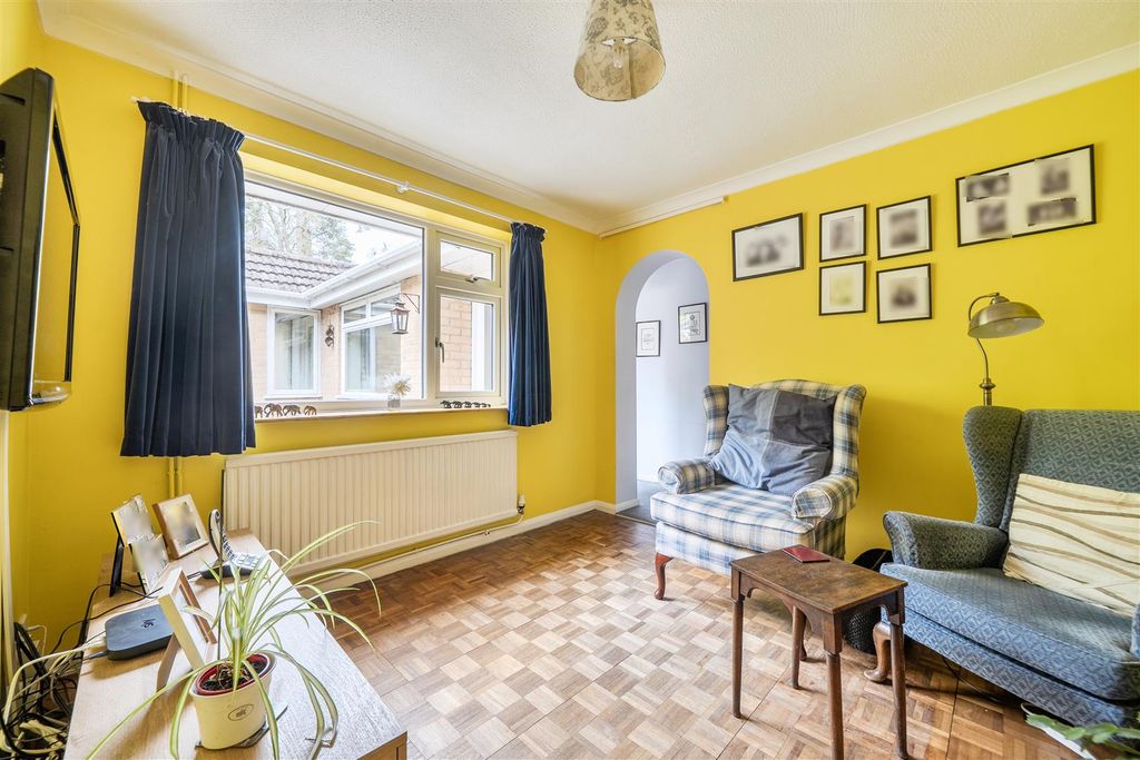 Additional image 10 of 4 bed bungalow for saleArdwell Close, Crowthorne, Berkshire RG45