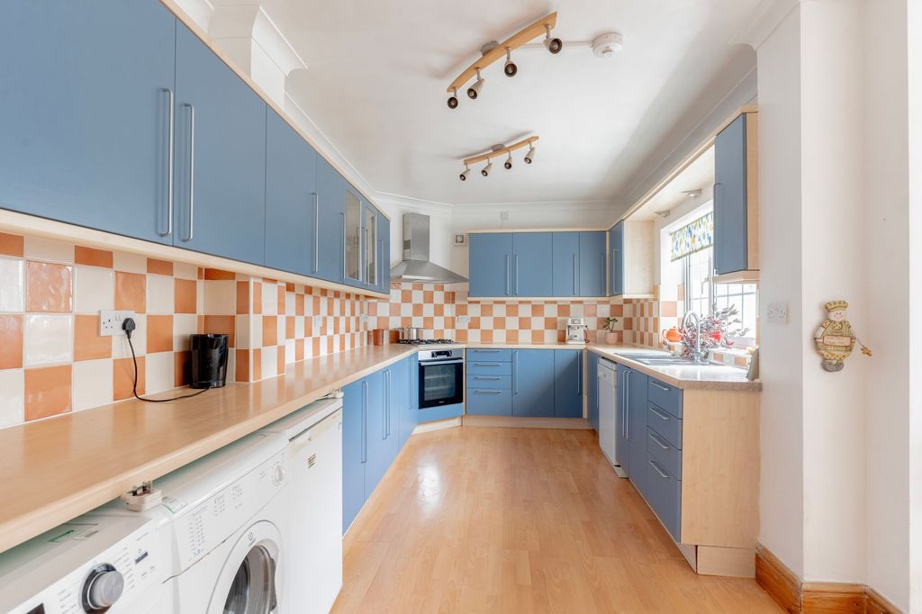 Property photo 2 of 19