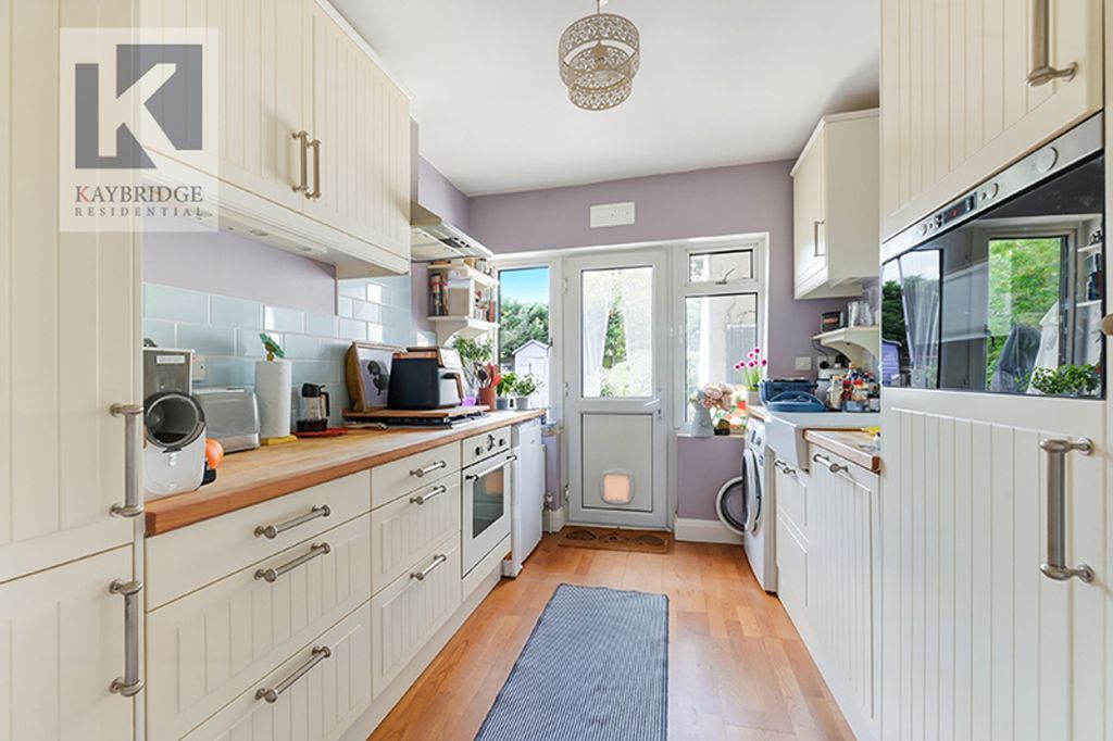 Property photo 3 of 11 The Spinney, Cheam Sm3 8Jg