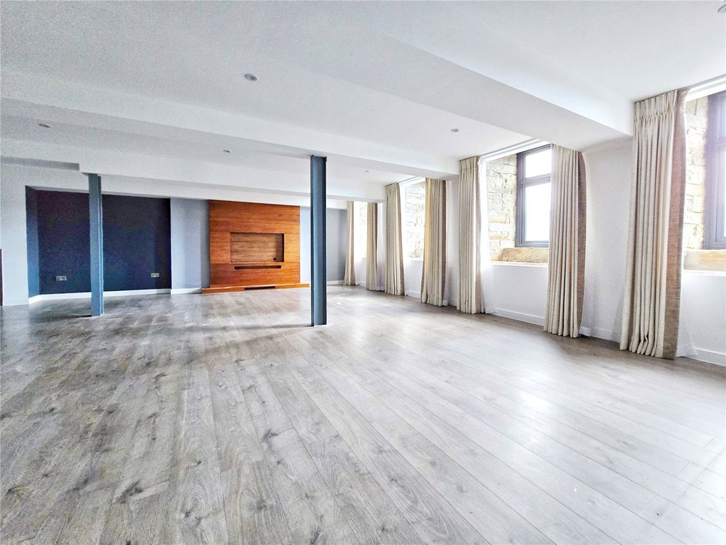 Property photo 3 of 26 Open Plan Lounge