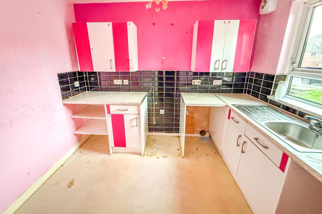 Property photo 3 of 16 28 Dale Park Avenue, Kilburn, Derbyshire, De56 0Pr