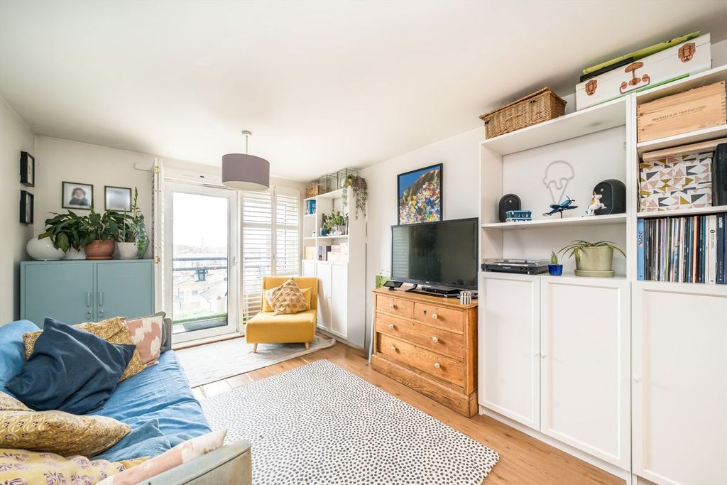 Property photo 2 of 11