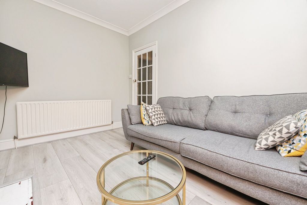 Property photo 3 of 18 Pbox-Img.Jpg