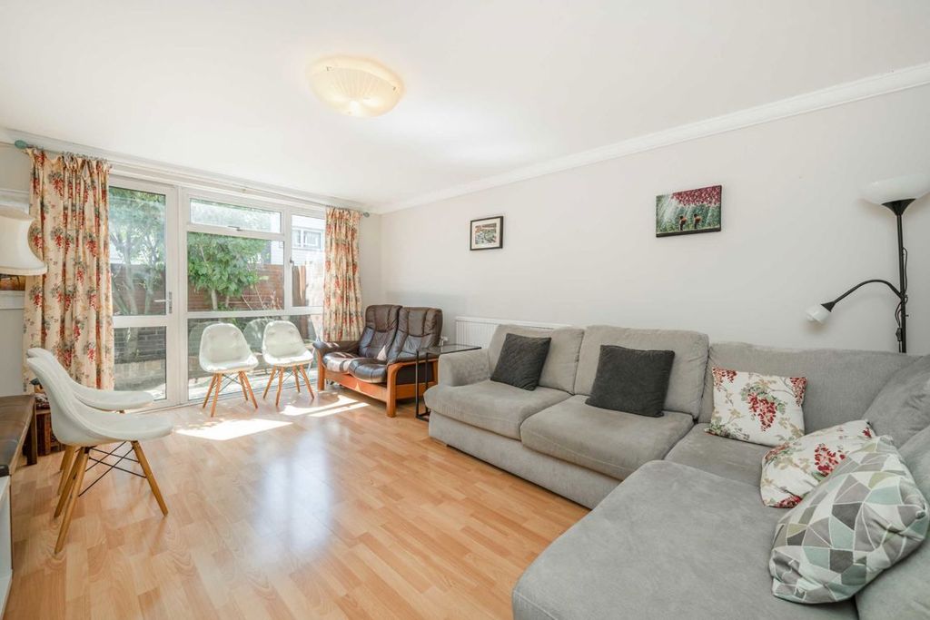 Property photo 2 of 9