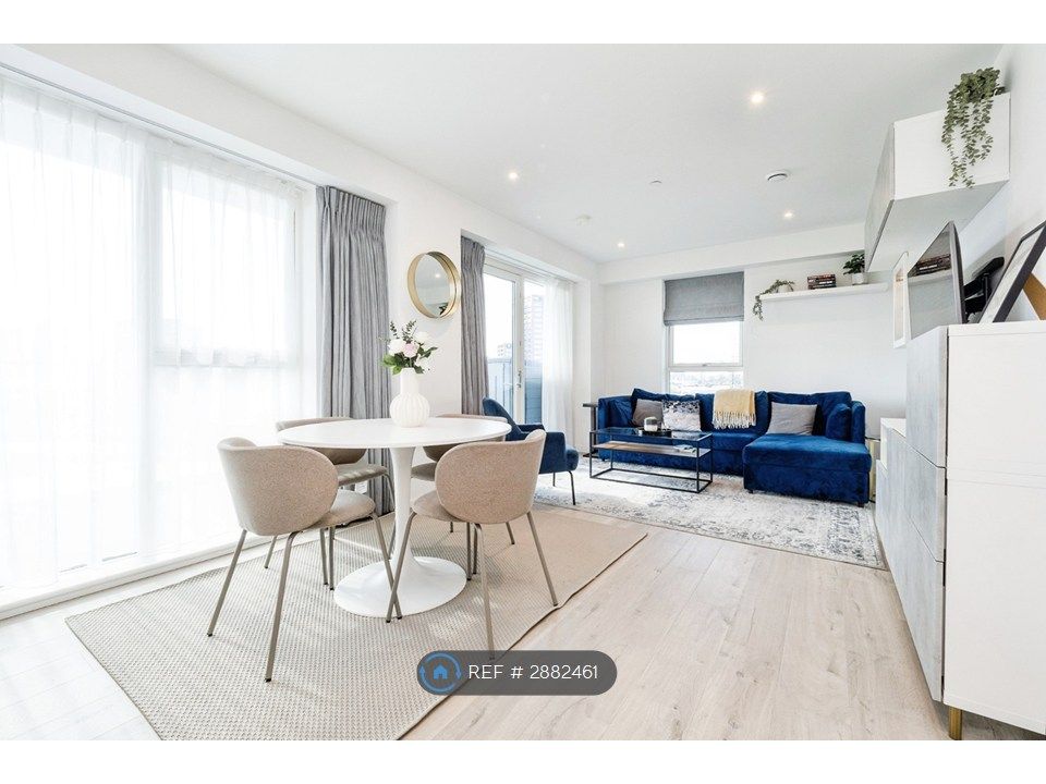 Property photo 1 of 25 Open-Plan Living Room