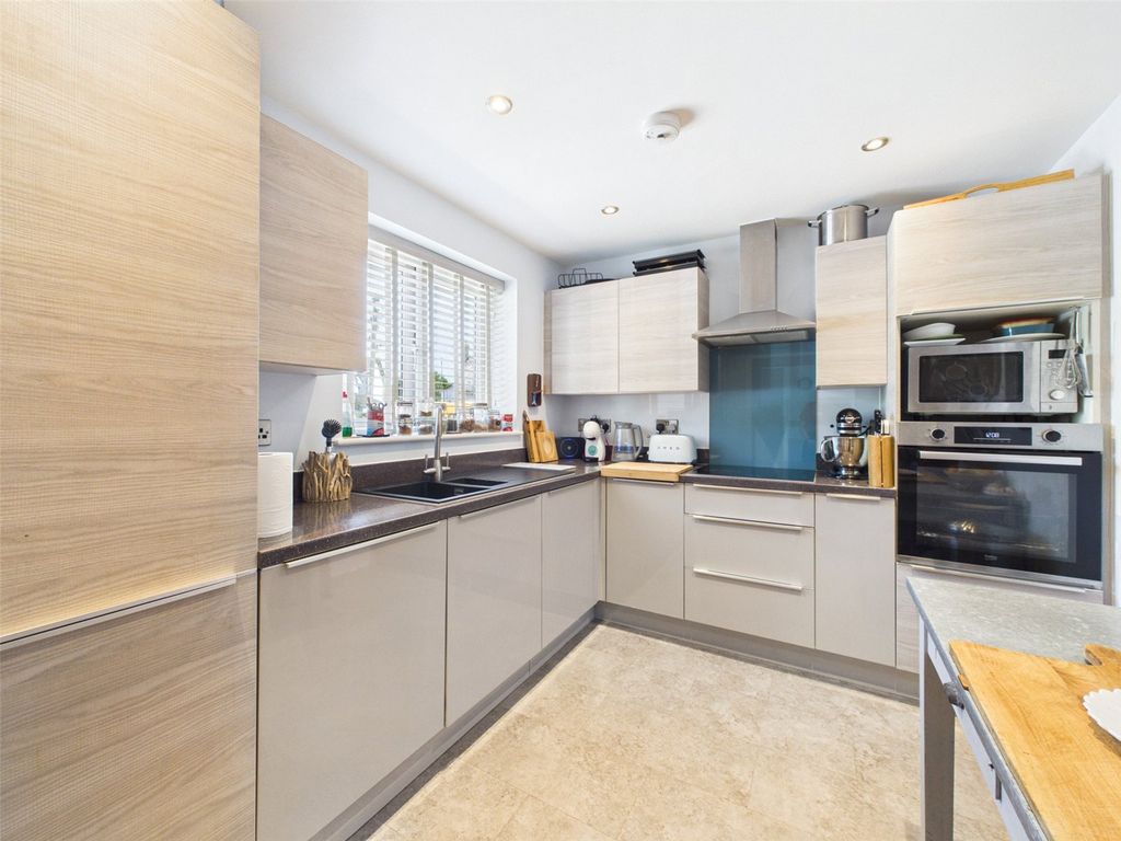 Property photo 3 of 16 Kitchen