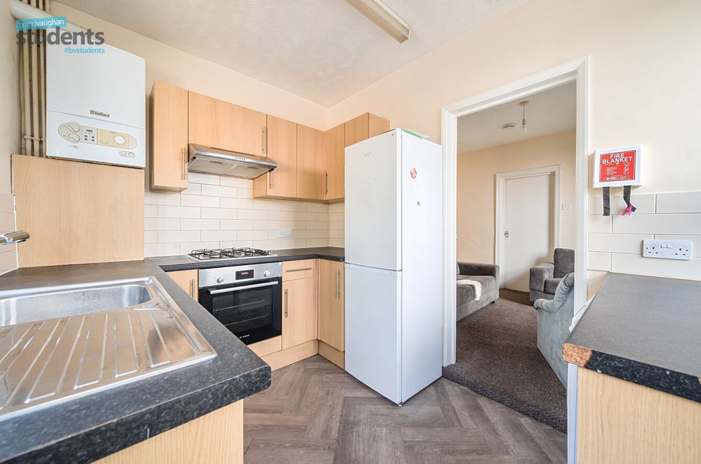 Property photo 3 of 11 5E710290-13A2-452...