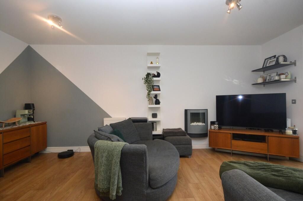 Property photo 2 of 7 Lounge