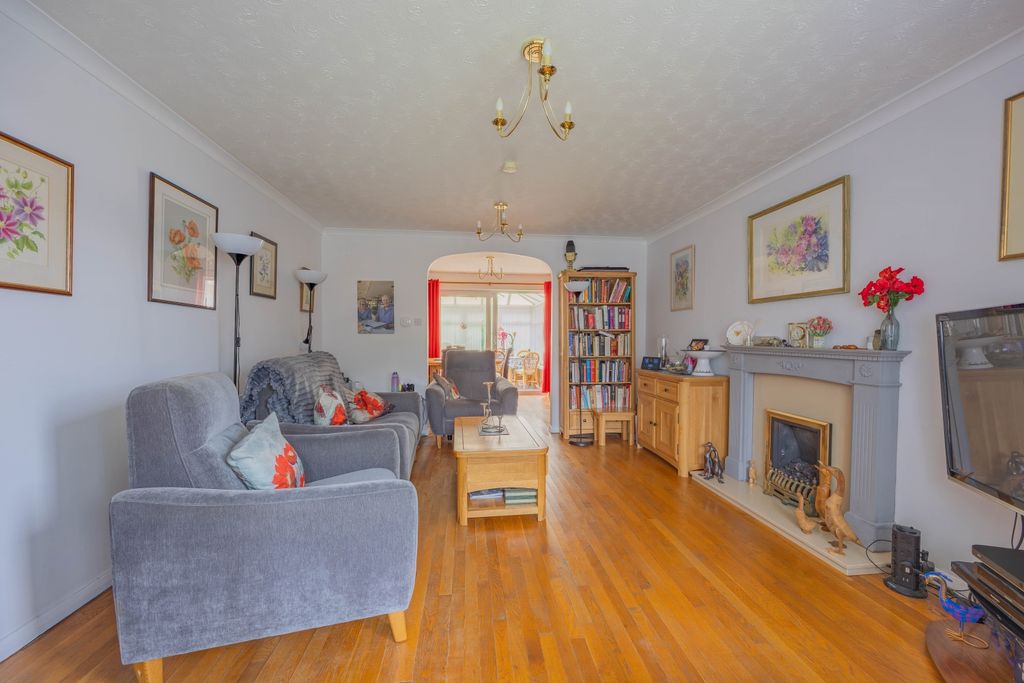 Property photo 3 of 29 Ewemove Taunton Ellis Grove (12)