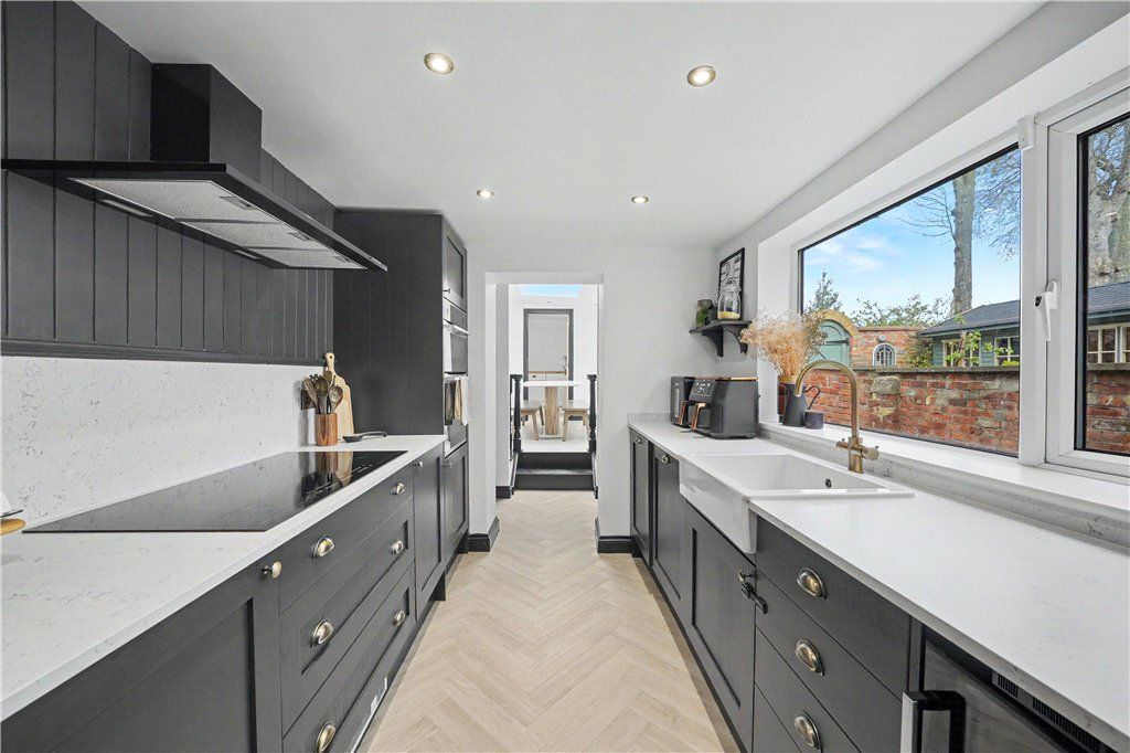 Property photo 3 of 17 Kitchen