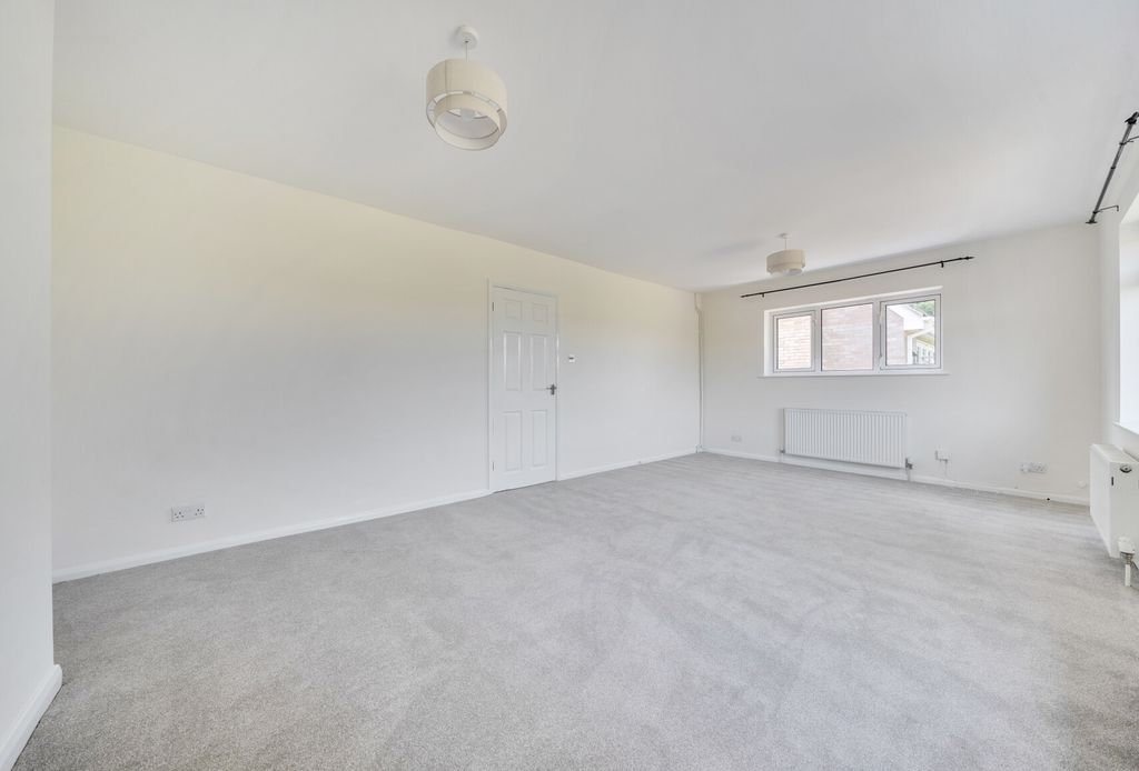 Property photo 3 of 22 1463429-20-6A16Fb...