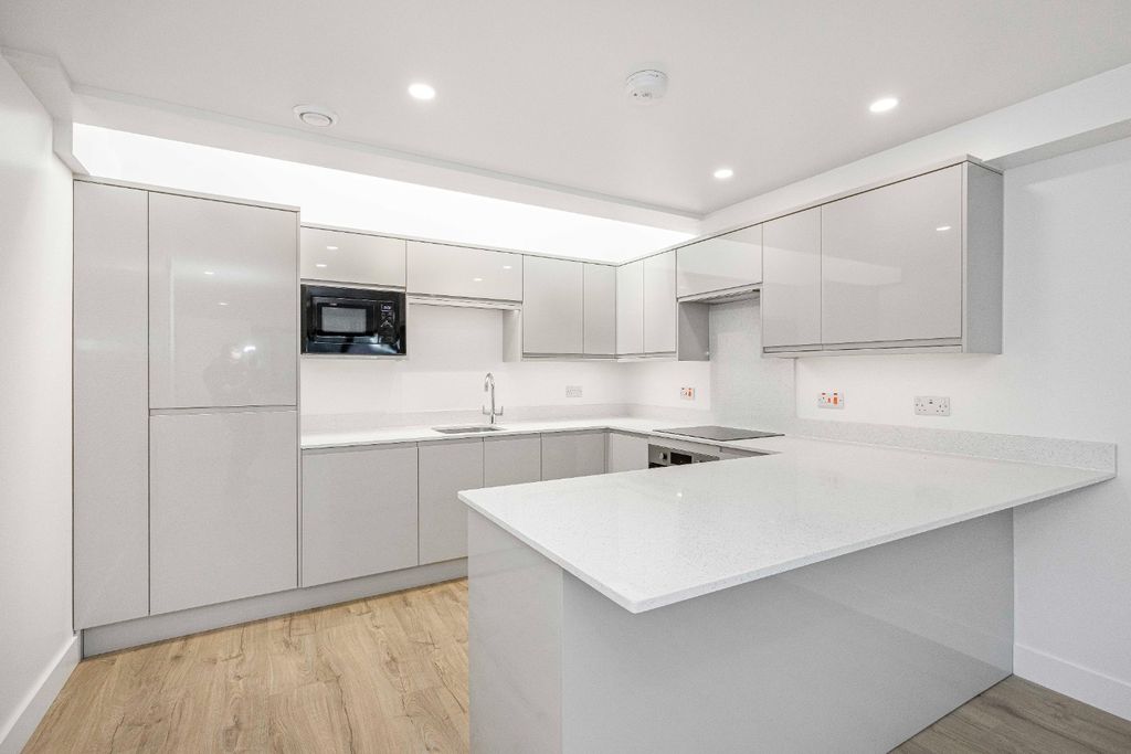 Property photo 2 of 14 4546553
