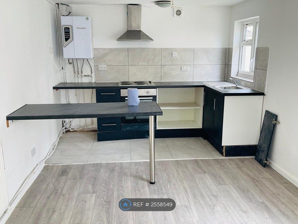 Property photo 1 of 11 Kitchen