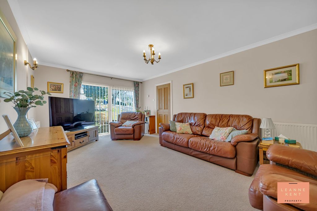 Property photo 2 of 39