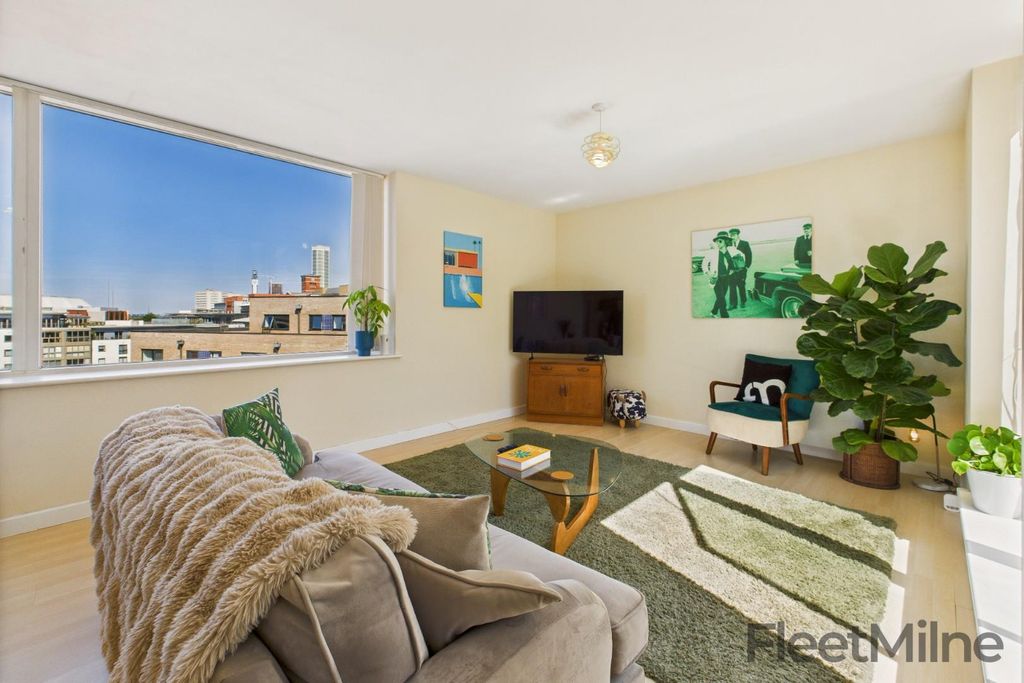 Property photo 1 of 25 Living/Dining Room