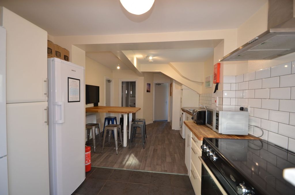 Additional image 4 of 7 bed semi-detached house to rentUpper Bevendean Avenue, Brighton BN2