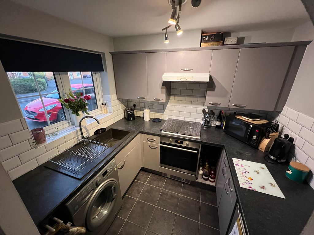 Property photo 2 of 7 Kitchen