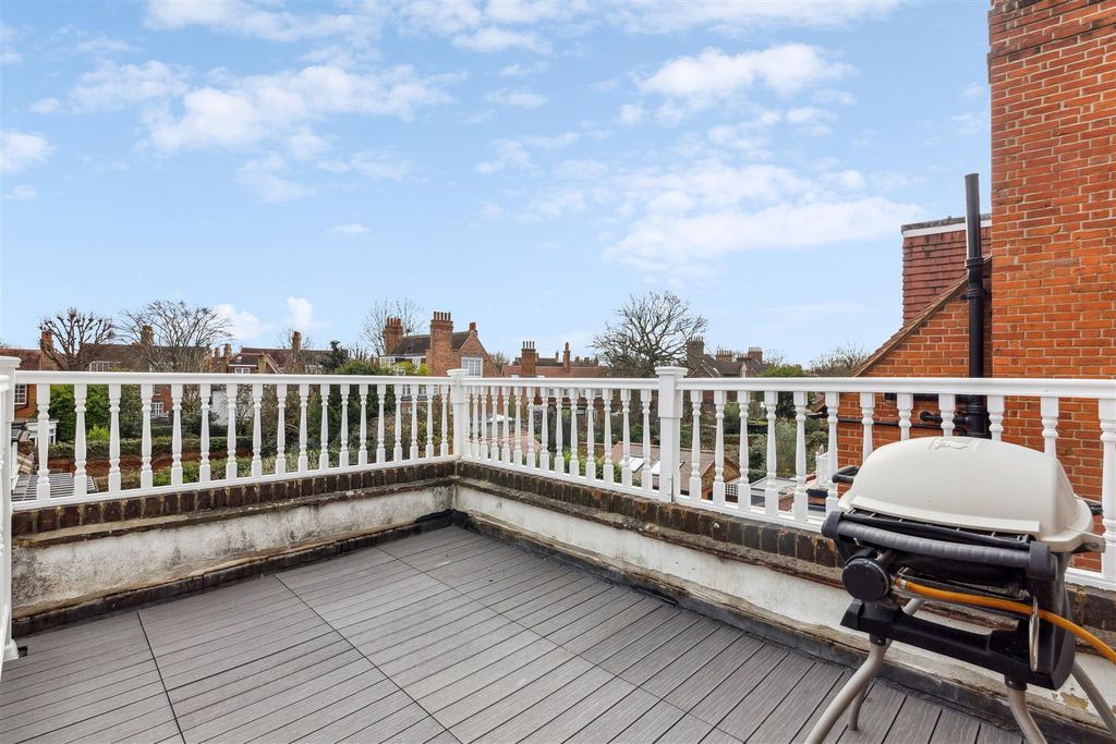 Property photo 3 of 13 The Avenue, W4 - For Sale