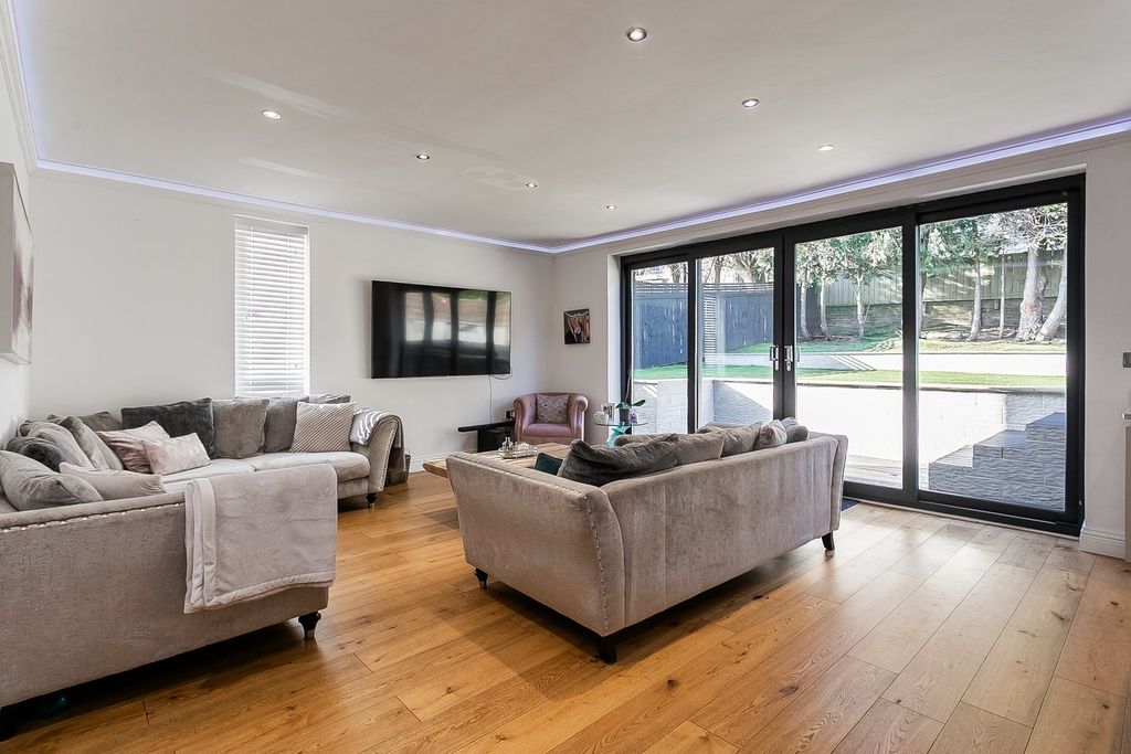 Property photo 3 of 34