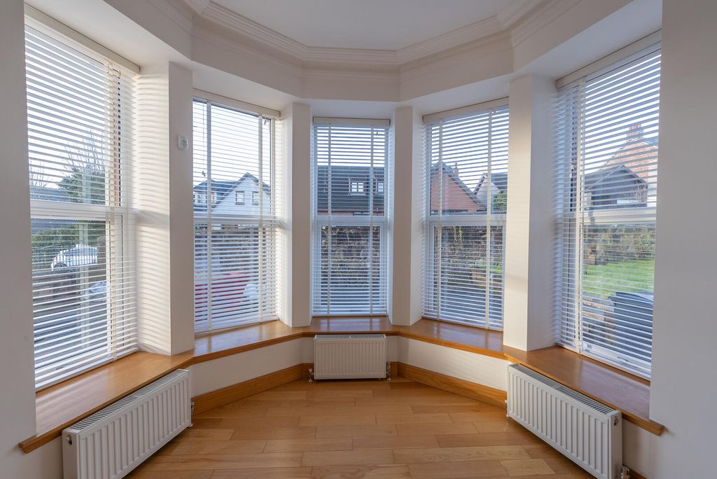 Property photo 2 of 43 Living Room