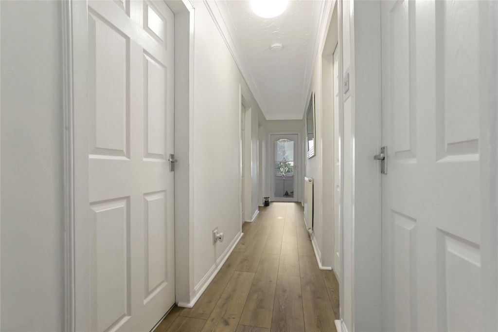 Property photo 3 of 21 Hallway