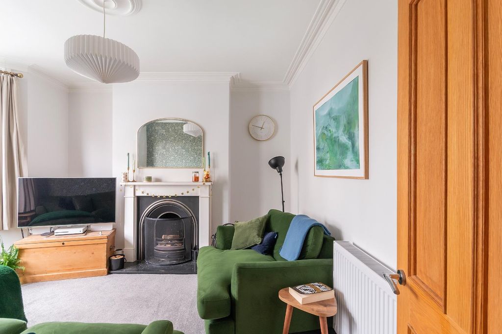 Property photo 3 of 39 7M2Rbr - Living Room D.Jpg