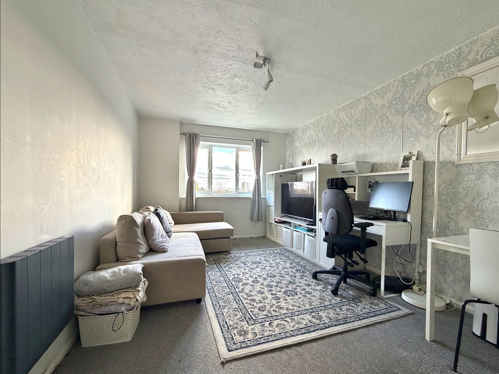 Property photo 2 of 12 Living/Dining Room