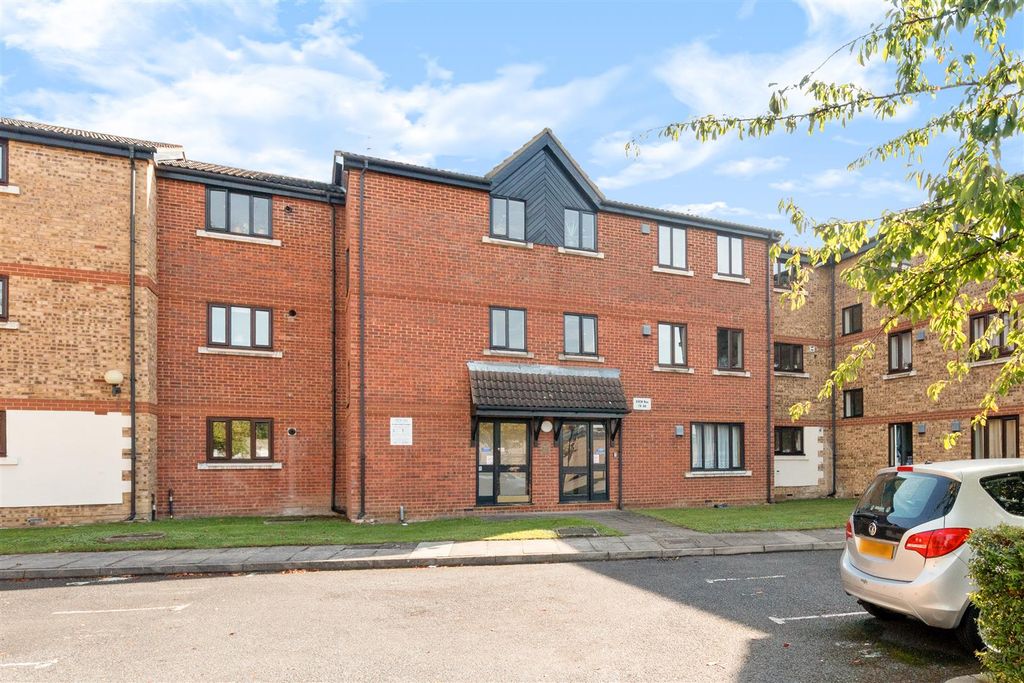 Property photo 1 of 9 Birchwood Close