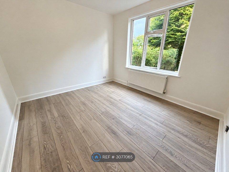 Property photo 2 of 9 Bedroom