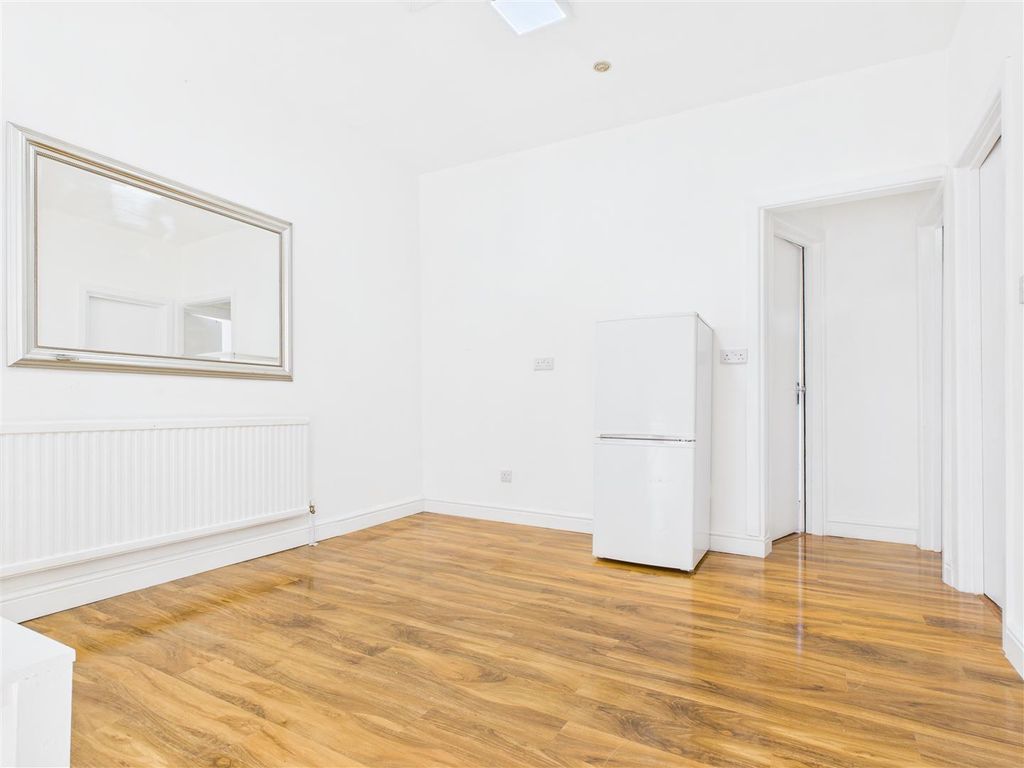 Property photo 2 of 7 Cam04419G0-Pr0054-Still001.Jpg