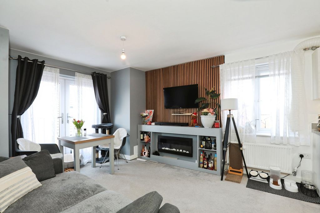 Property photo 3 of 11 Pbox-Img.Jpg