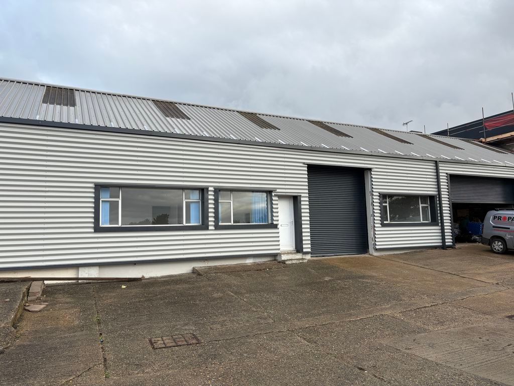 Property photo 1 of 7 Photo 8