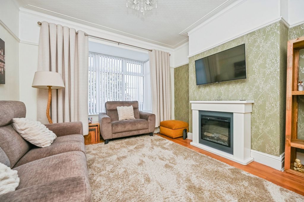 Property photo 3 of 17 Pbox-Img.Jpg