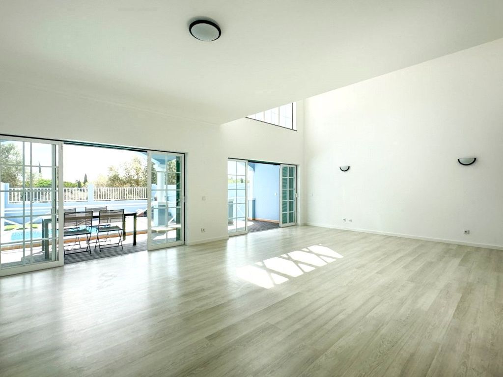 Property photo 2 of 15 Cluttons-Algarve