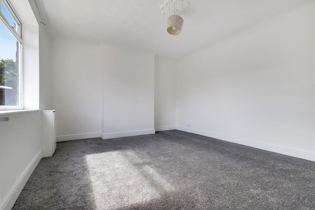 Property photo 3 of 12 3- Rob Hammond Ewemove Pontefract