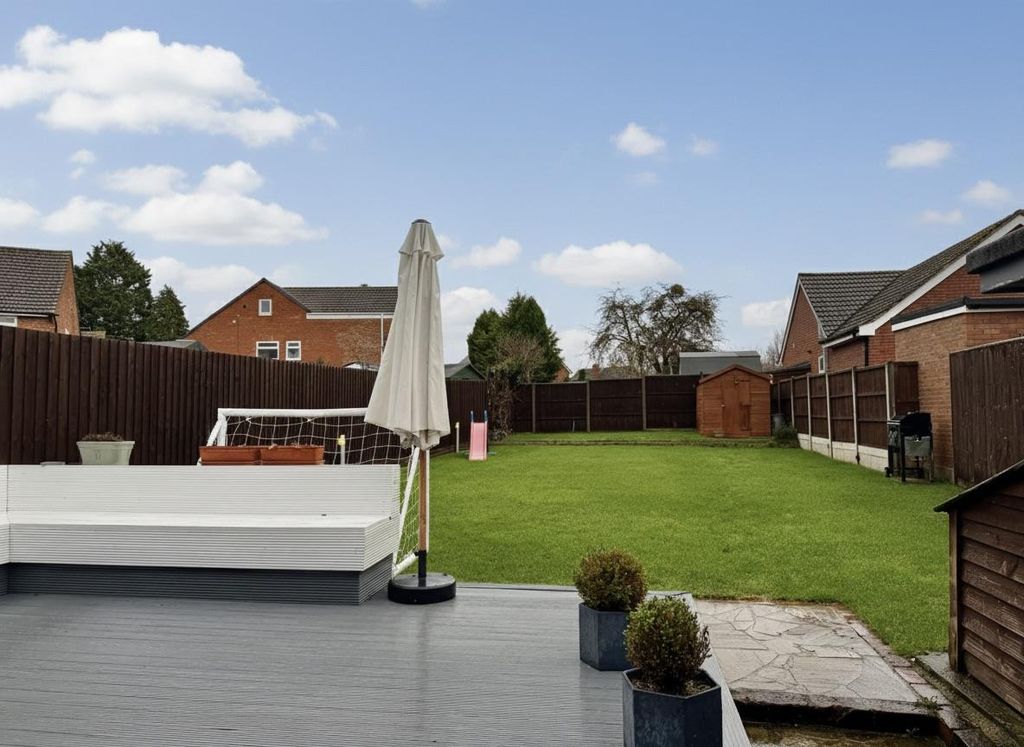 Property photo 2 of 27