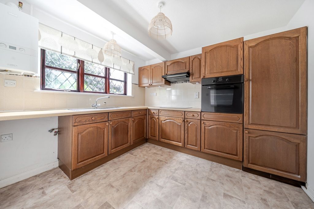 Property photo 3 of 18 1340440-4-689Efe8...