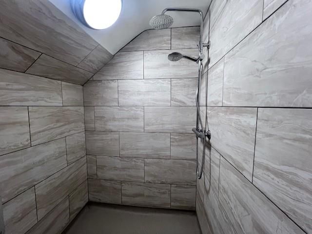 Property photo 2 of 13 164B Derby Road Ensuite Shower.Jpg