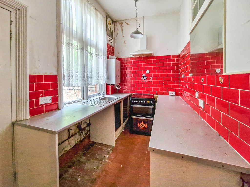 Property photo 3 of 9 Hawthornden Manor - Kitchen